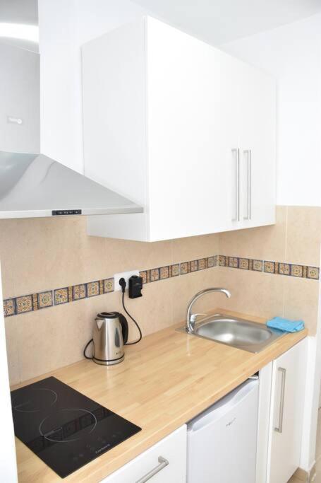 Small Apartament By The Sea มาลากา ภายนอก รูปภาพ